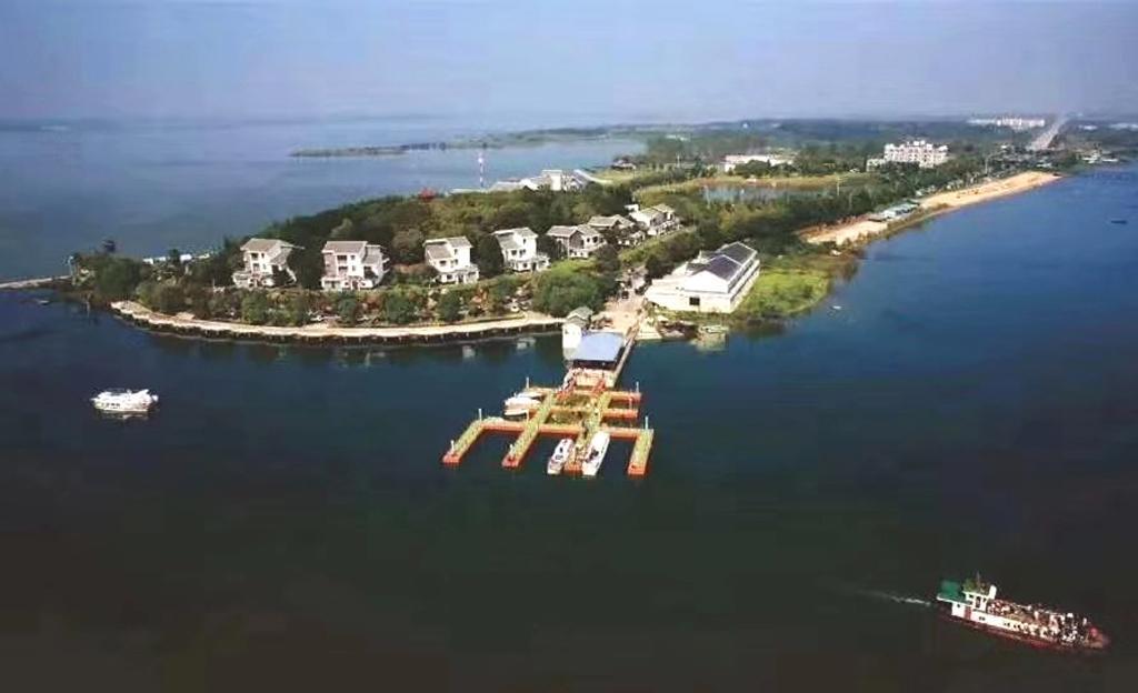 091947940.jpg e2a6a083-ad75-4c11-9b0e-f6fdd555d3a8.jpg